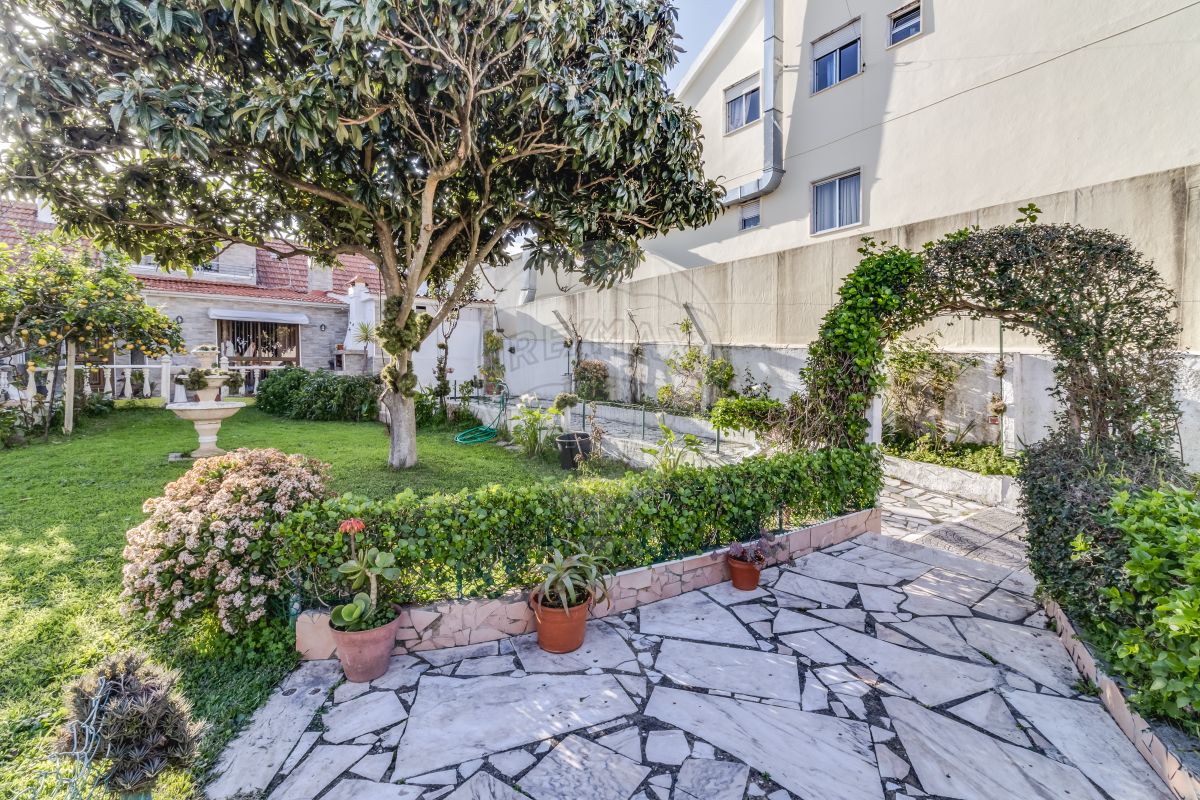 Moradia T2 à venda em Odivelas