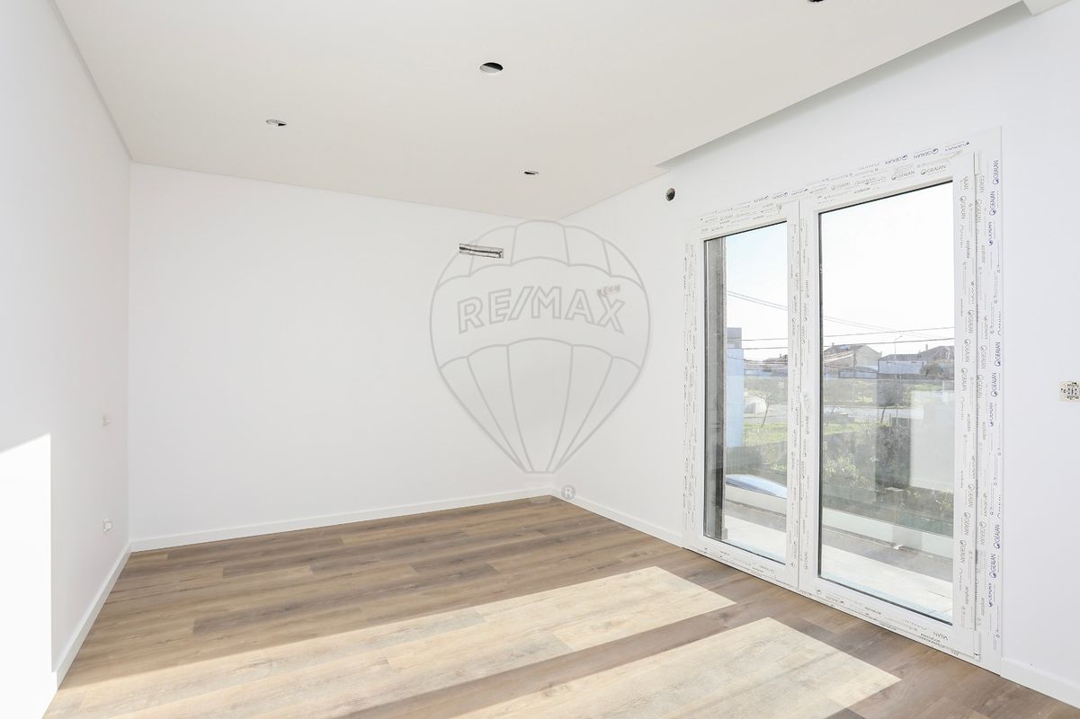 Moradia T3 à venda em Odivelas