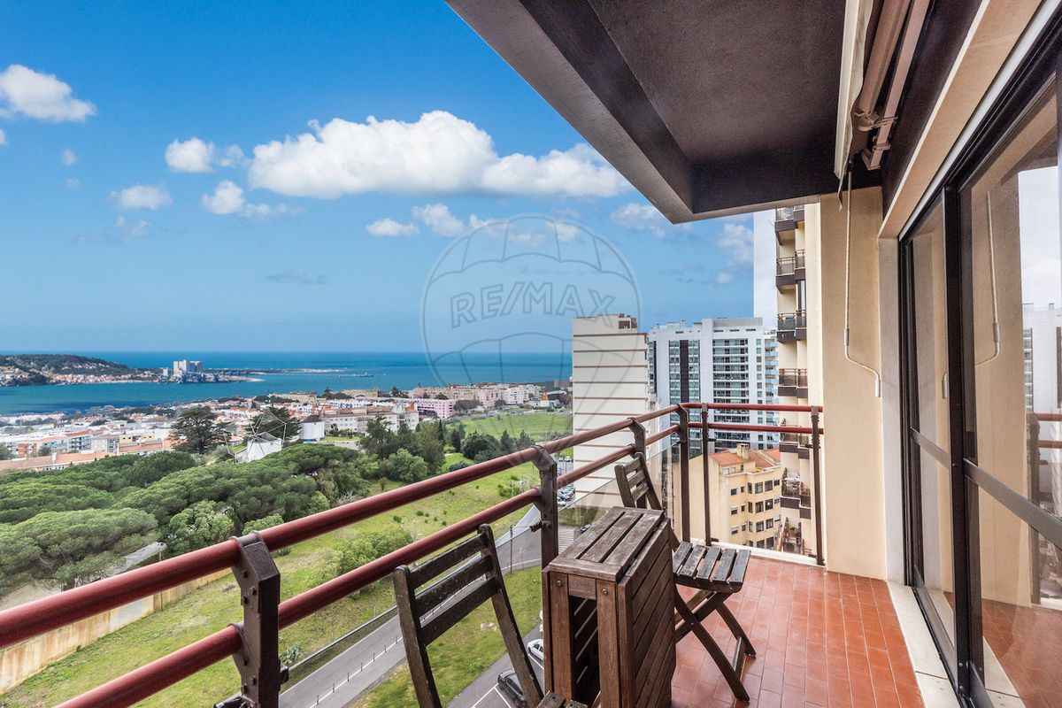 Apartamento T5 à venda em Restelo