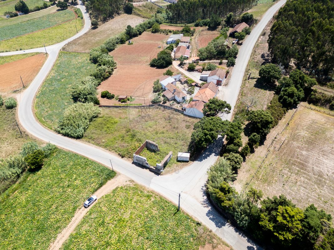 Moradia T0 à venda em Casal Vale da Quinta