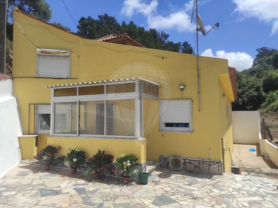 Moradia T2 à venda em Ribeira de Sintra