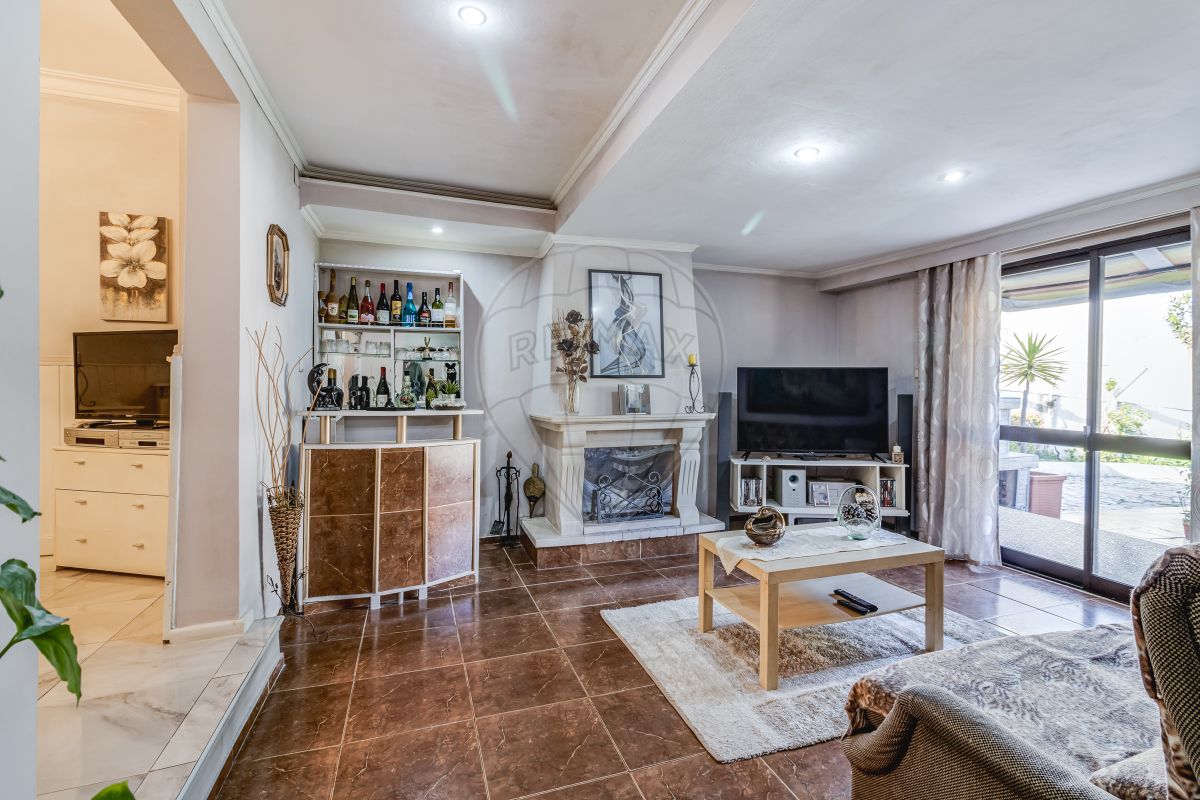 Moradia T2 à venda em Odivelas