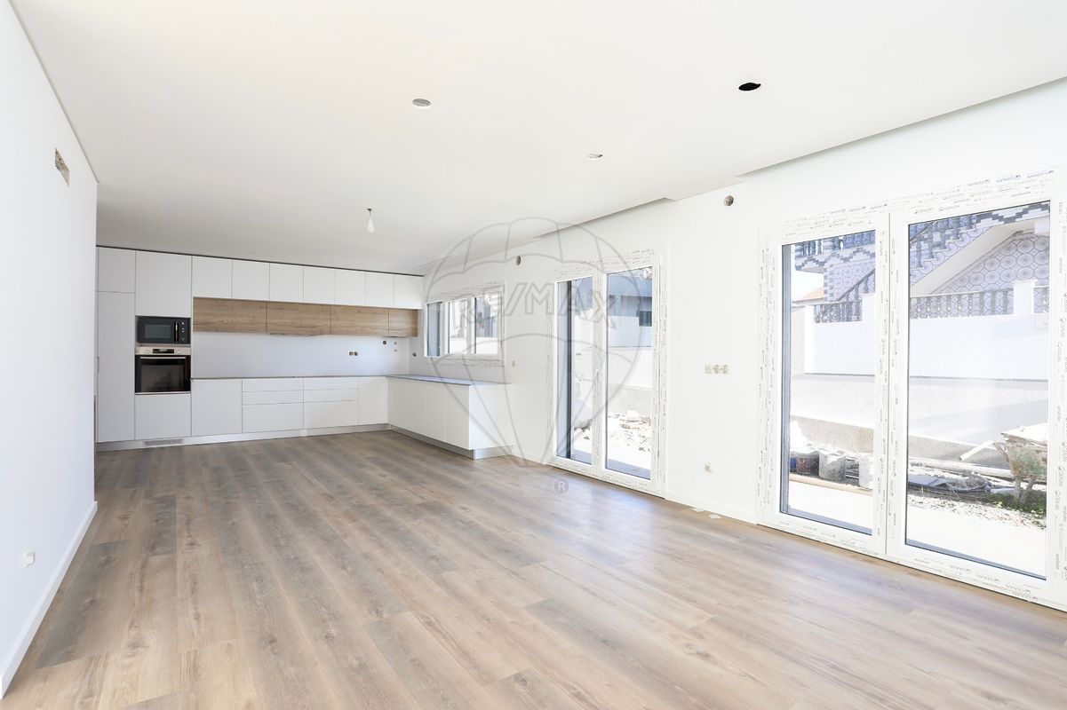 Moradia T3 à venda em Odivelas