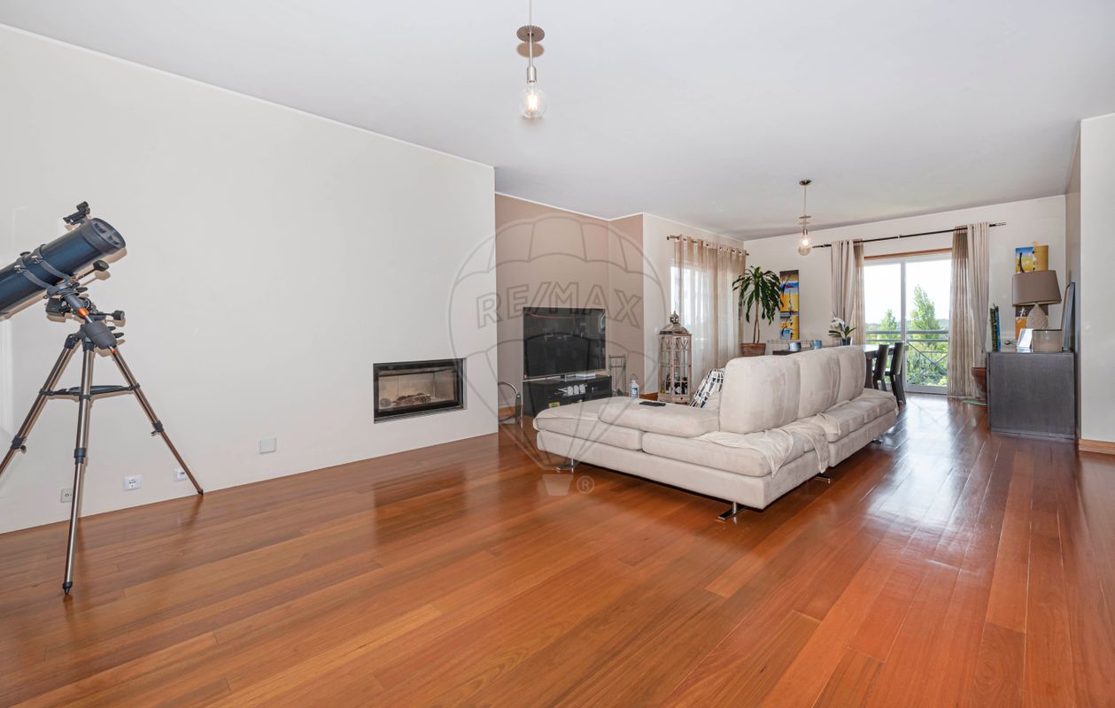 Apartamento T2 à venda em Belas Club de Campo