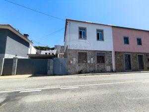 Moradia T4 à venda em Oliveira de Azeméis