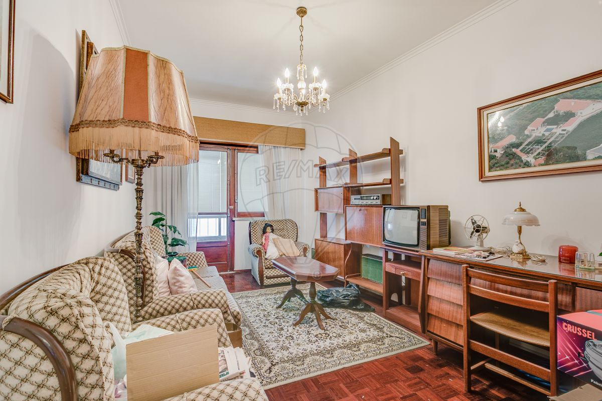 Apartamento T2 à venda em Amadora