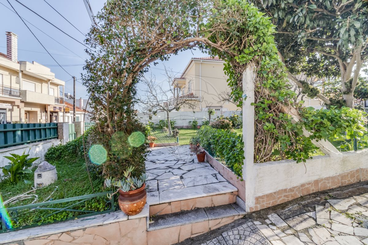 Moradia T2 à venda em Odivelas