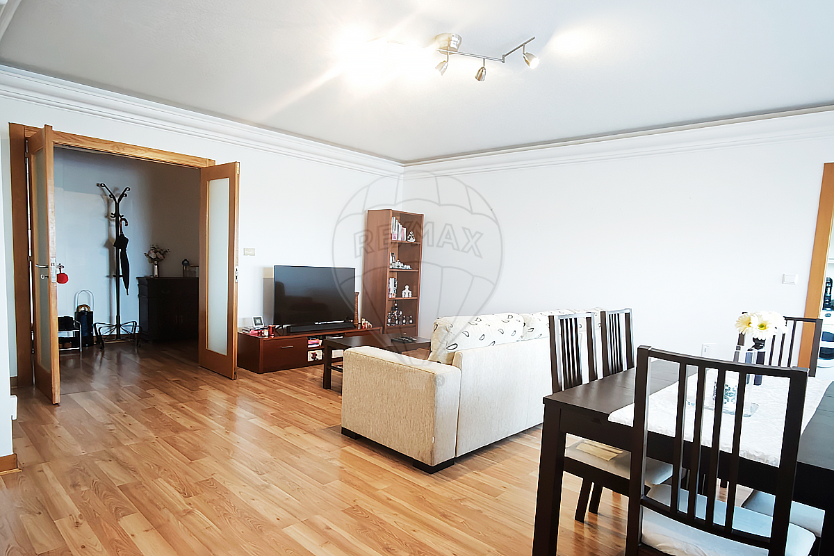 Apartamento T3 à venda em Amadora