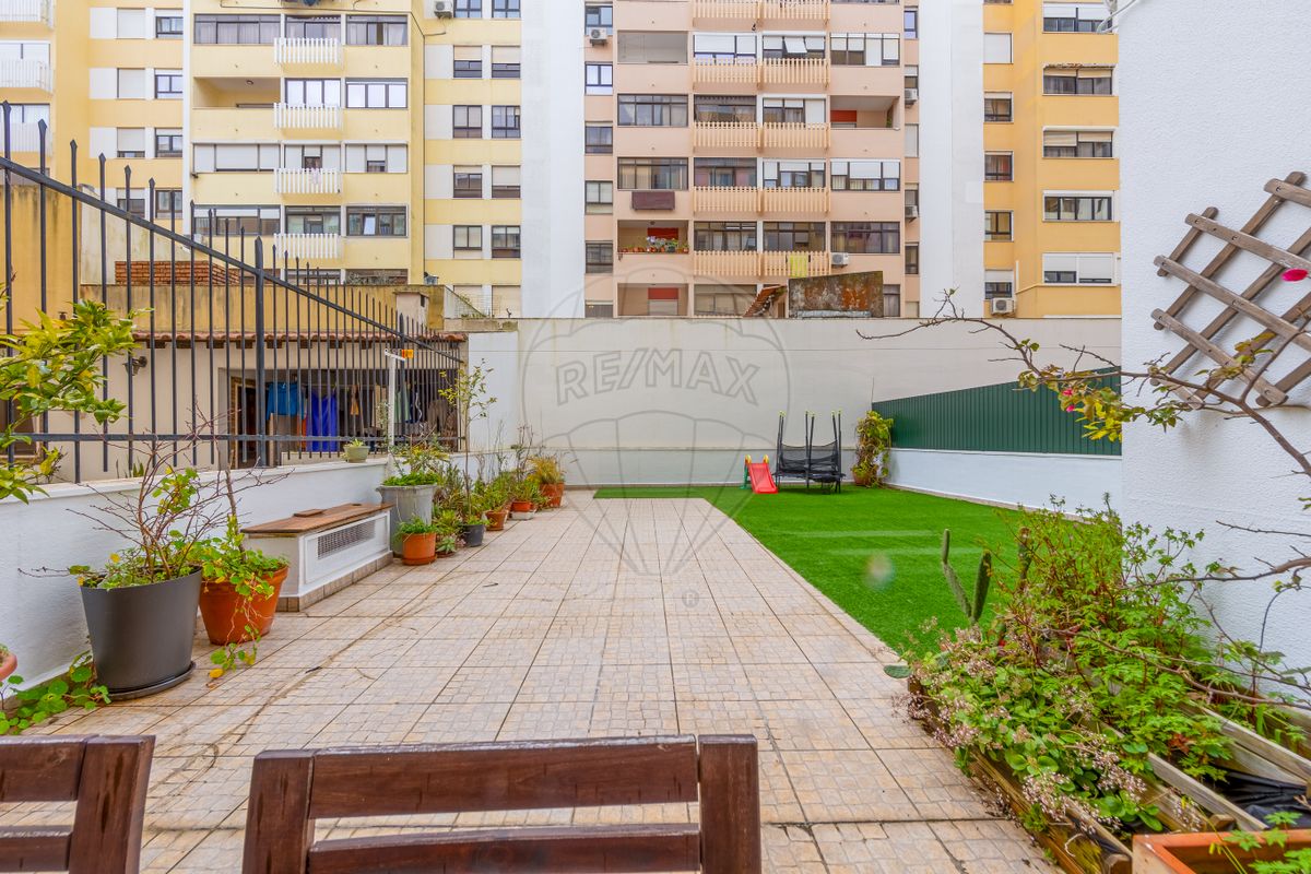 Apartamento T3 à venda em Amadora
