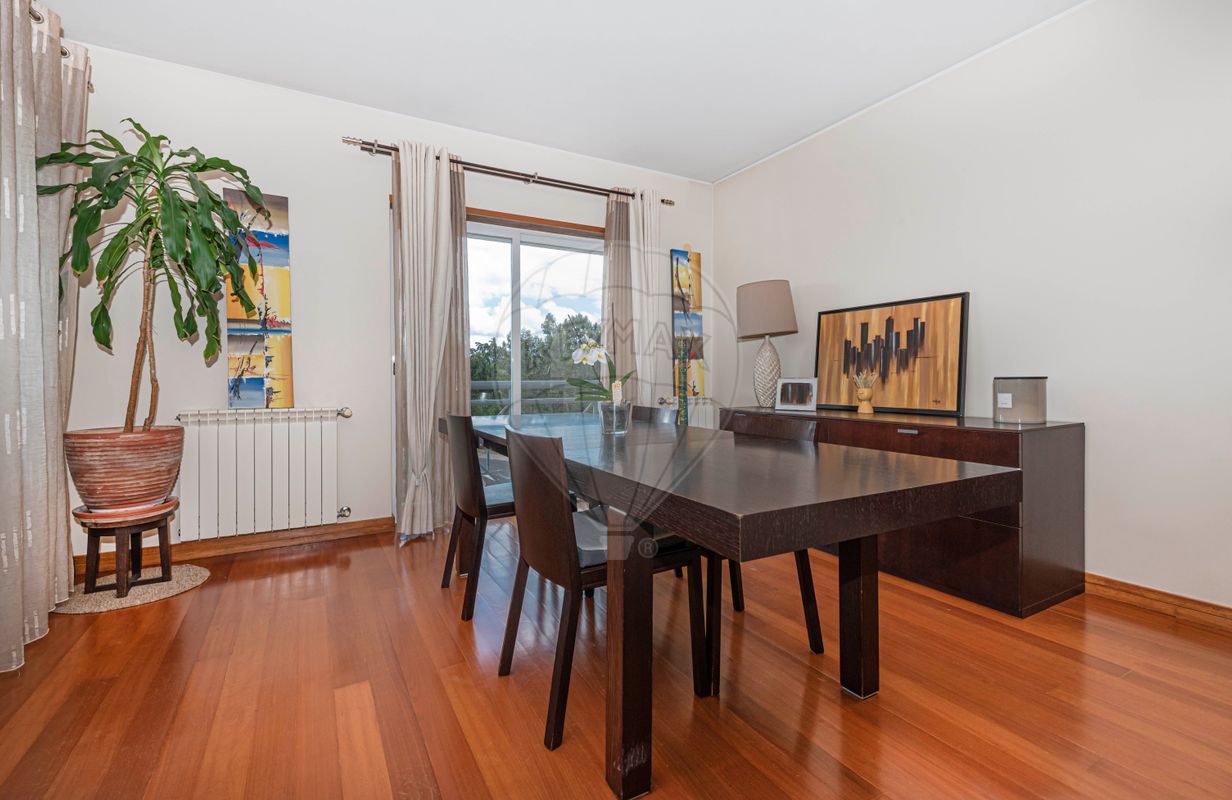 Apartamento T2 à venda em Belas Club de Campo