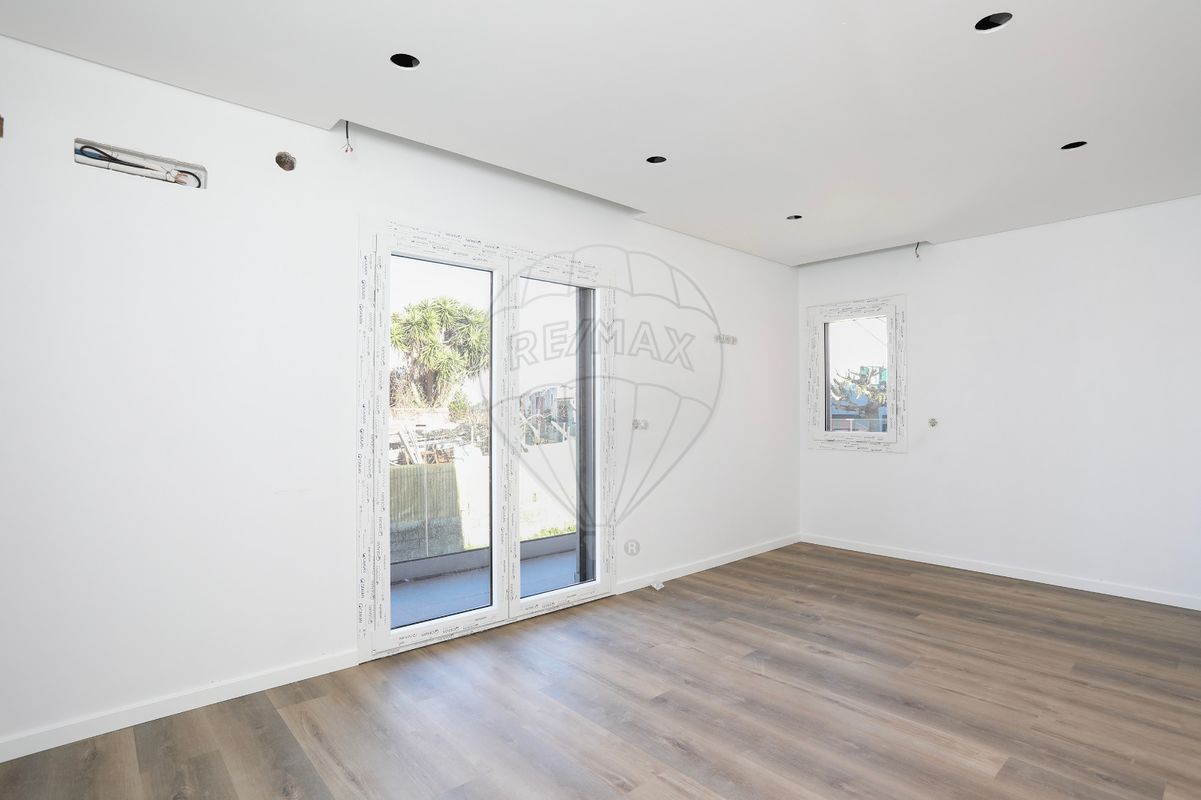 Moradia T3 à venda em Odivelas