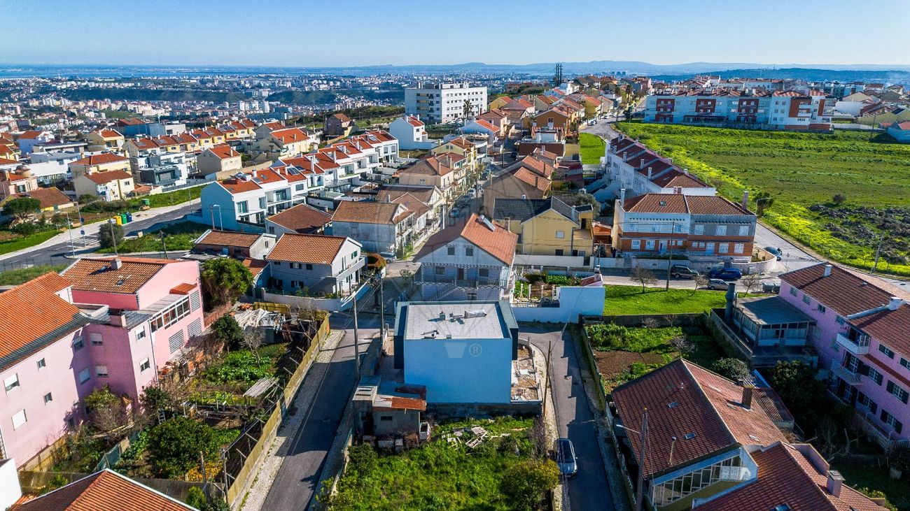 Moradia T3 à venda em Odivelas