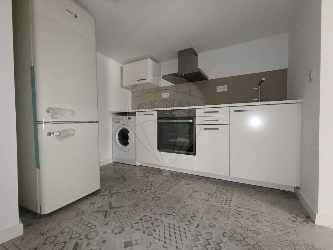 Apartamento T1 à venda em Bica