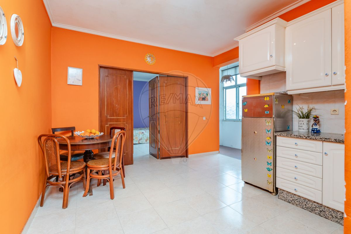 Apartamento T0 à venda em Amadora