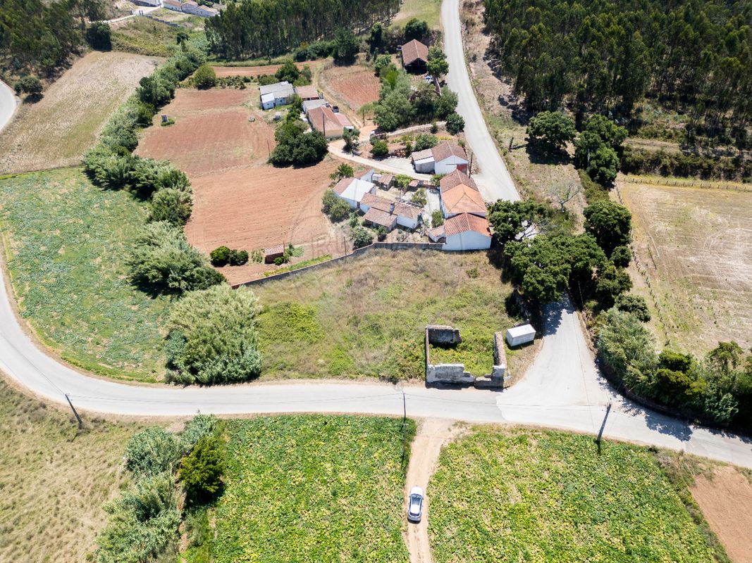 Moradia T0 à venda em Casal Vale da Quinta