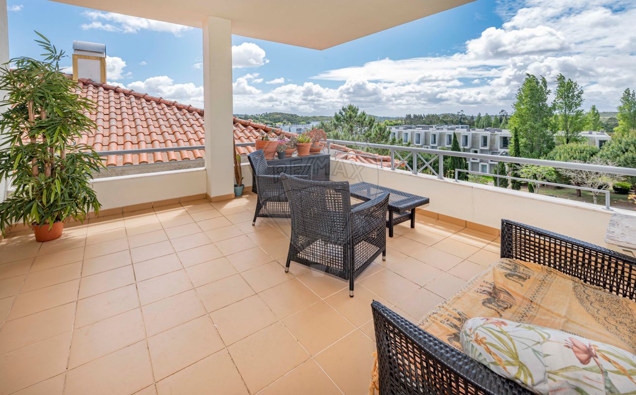 Apartamento T2 à venda em Belas Club de Campo