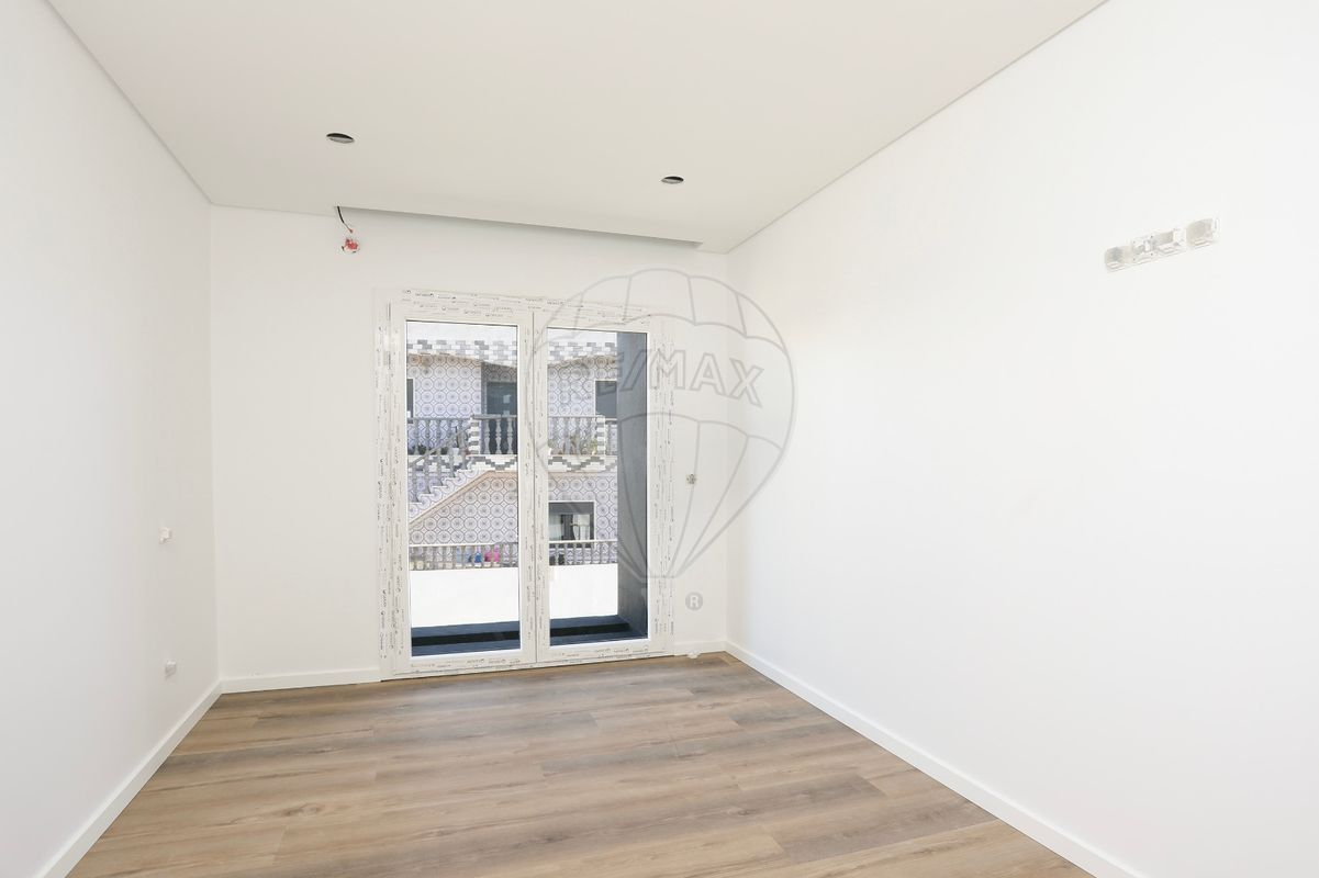 Moradia T3 à venda em Odivelas