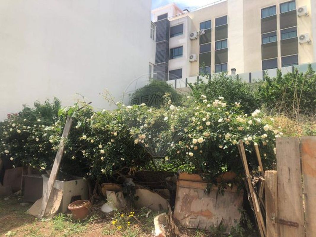 Terreno  à venda em Amadora