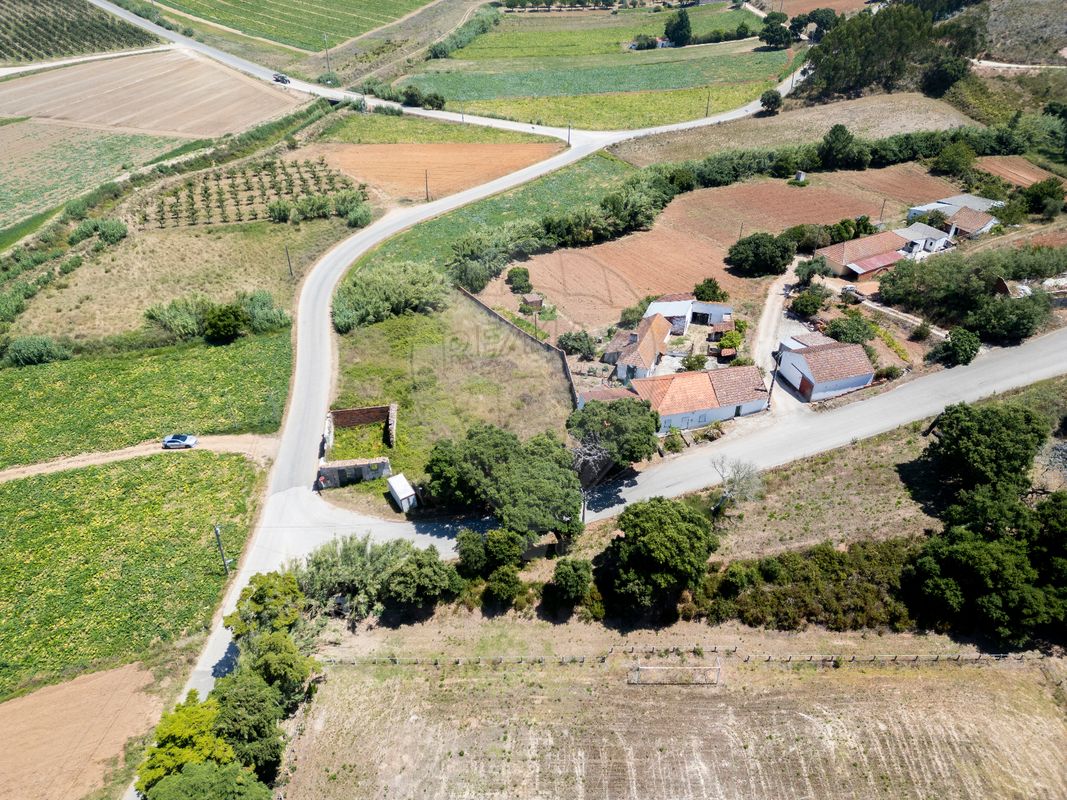 Moradia T0 à venda em Casal Vale da Quinta