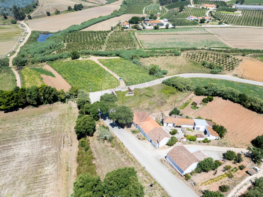 Moradia T0 à venda em Casal Vale da Quinta