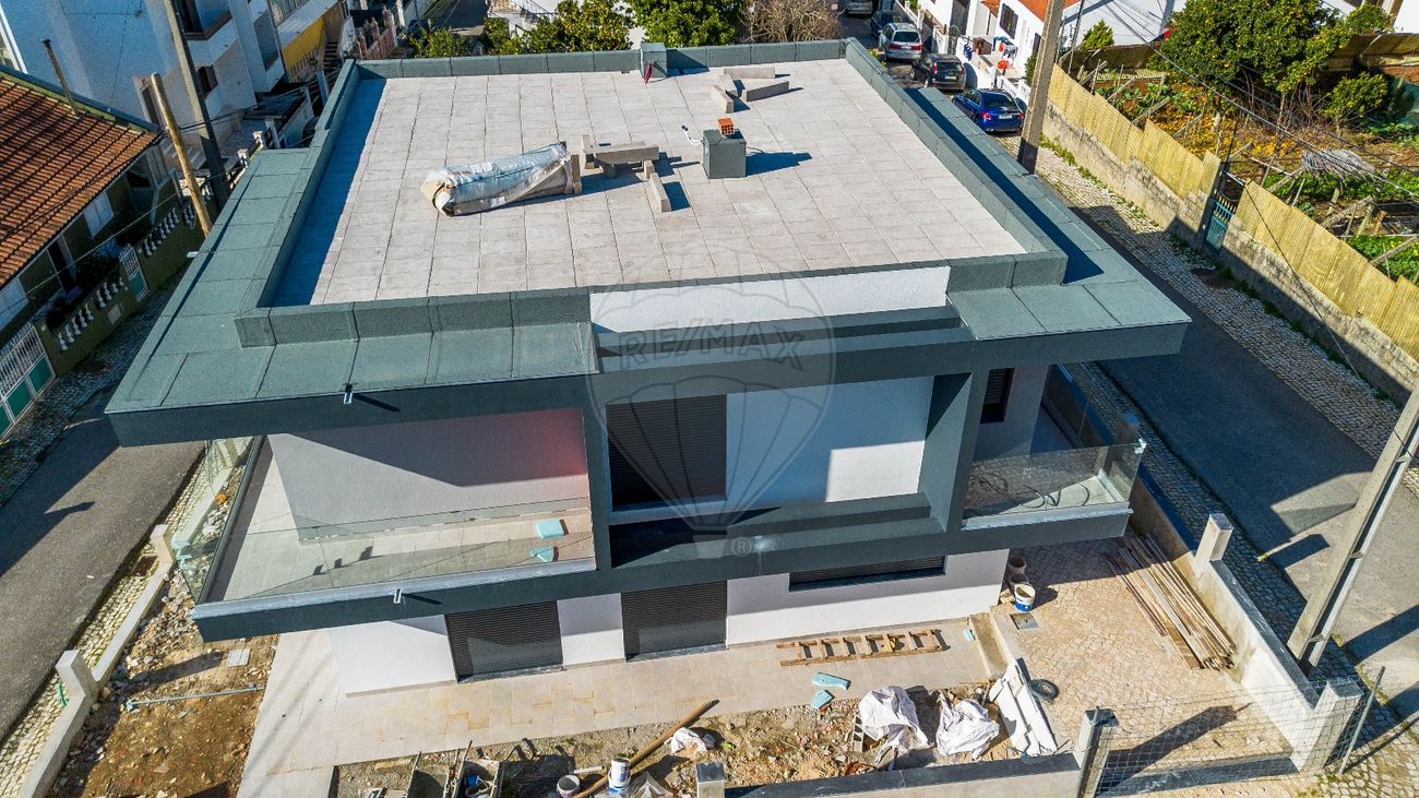 Moradia T3 à venda em Odivelas