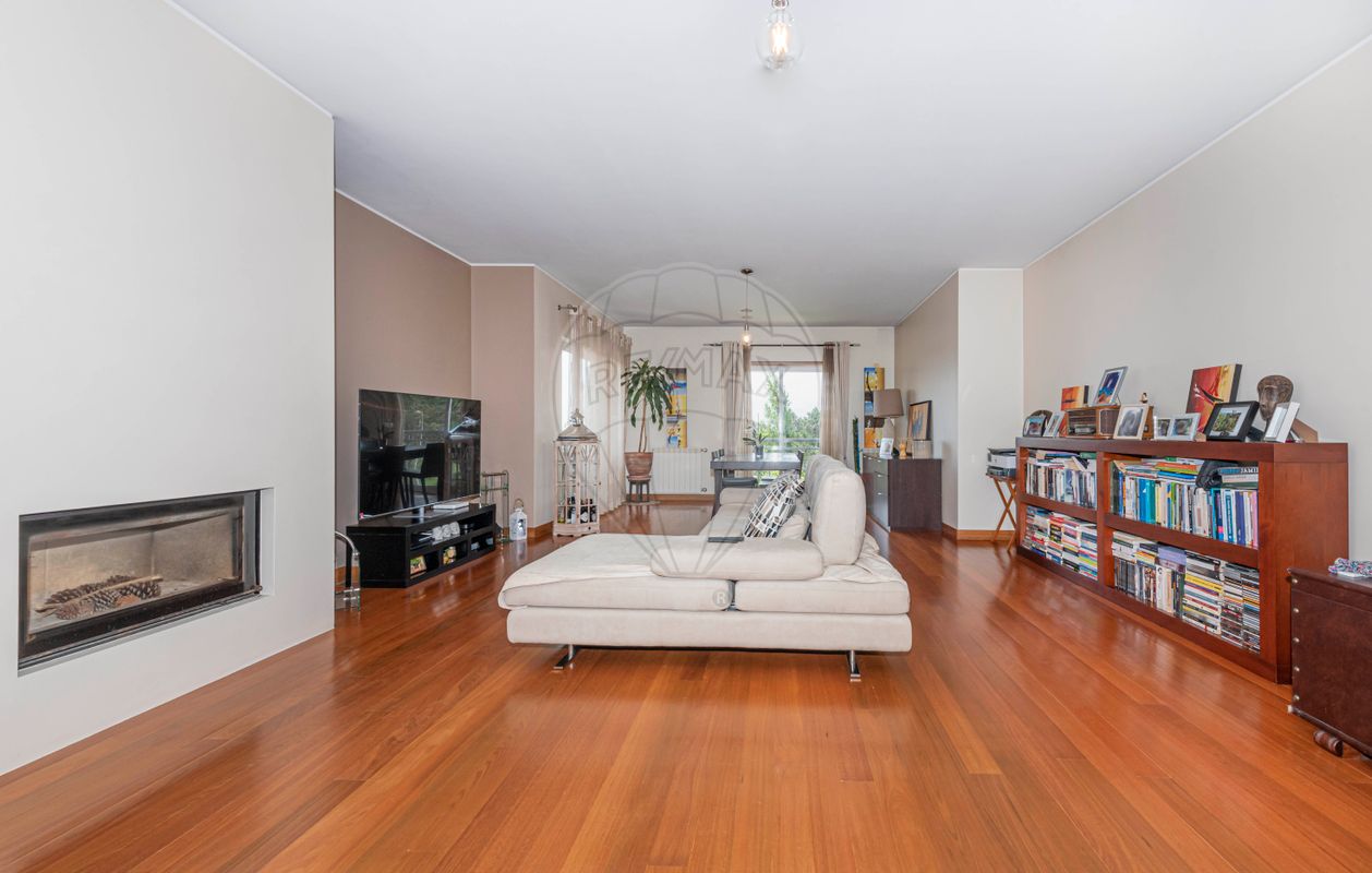 Apartamento T2 à venda em Belas Club de Campo