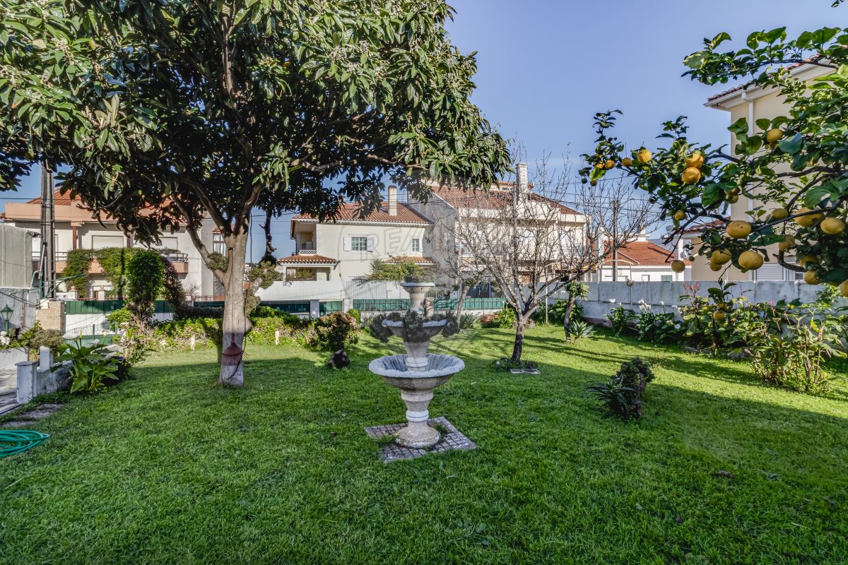 Moradia T2 à venda em Odivelas