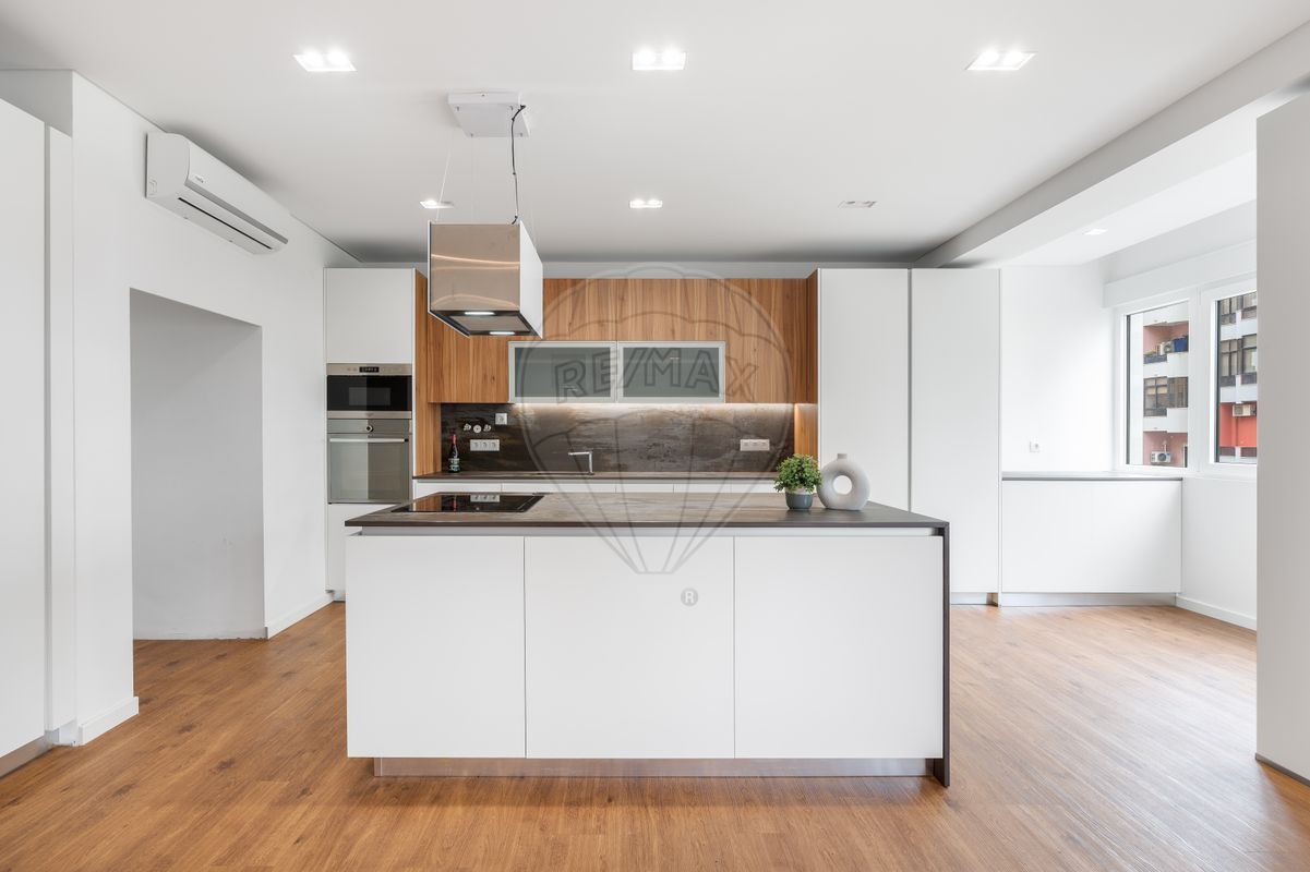 Apartamento T3 à venda em Amadora