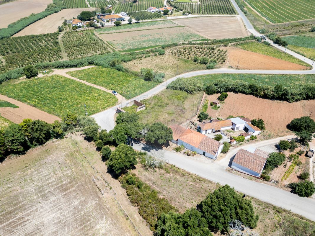 Moradia T0 à venda em Casal Vale da Quinta