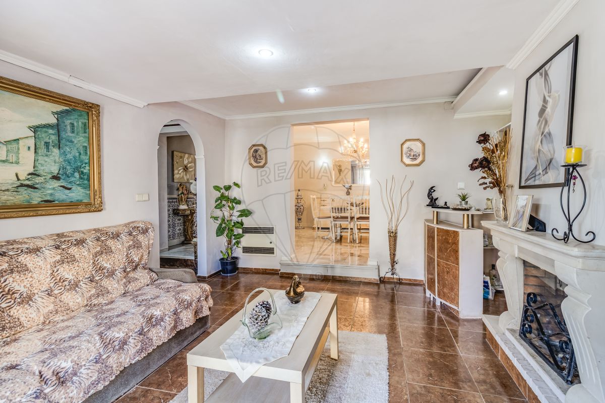 Moradia T2 à venda em Odivelas