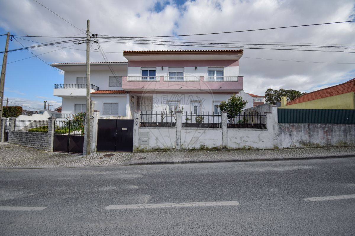 Moradia T5 à venda em Amadora