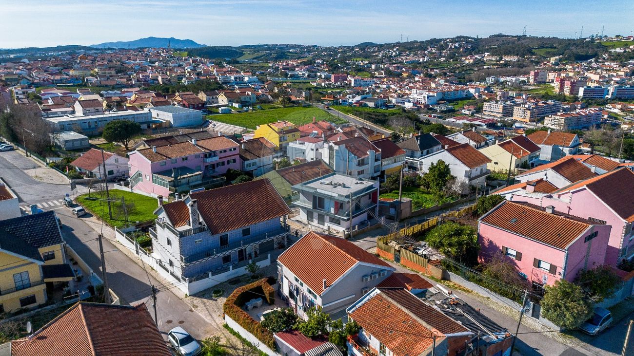 Moradia T3 à venda em Odivelas