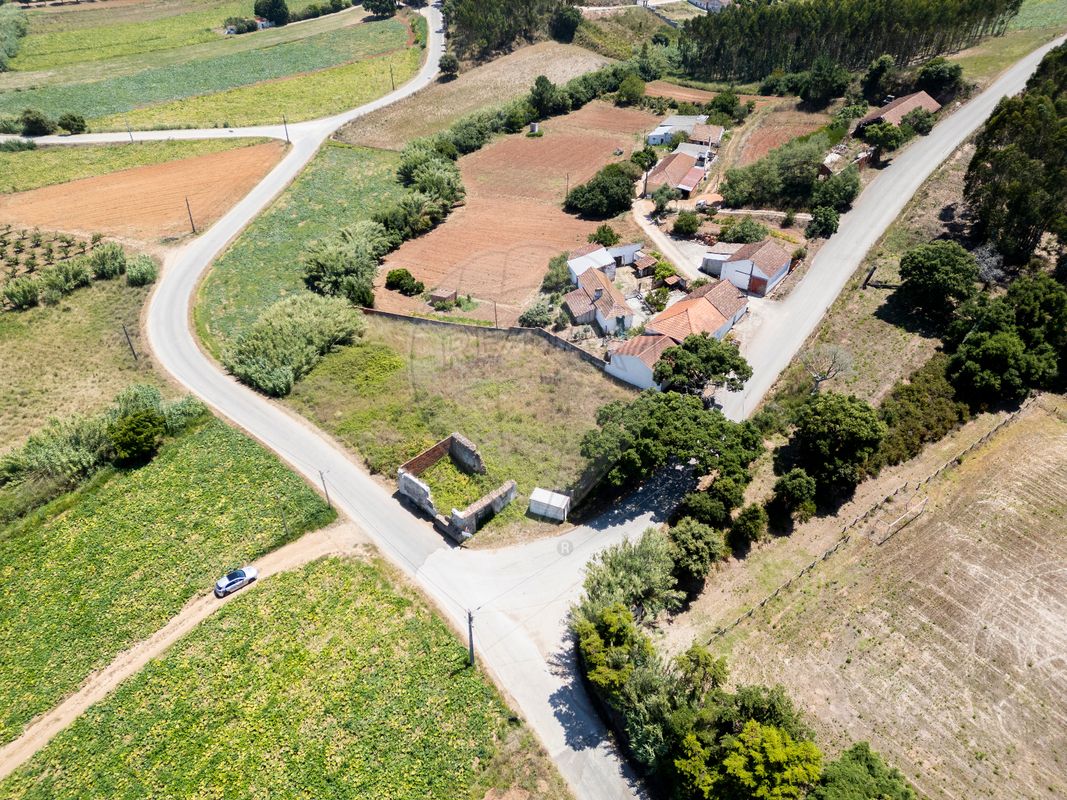 Moradia T0 à venda em Casal Vale da Quinta