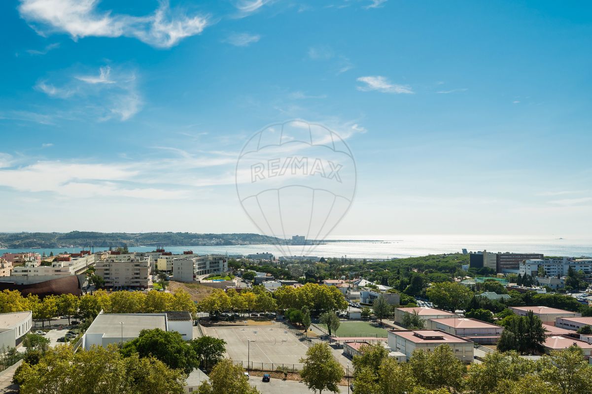 Apartamento T4 à venda em Restelo
