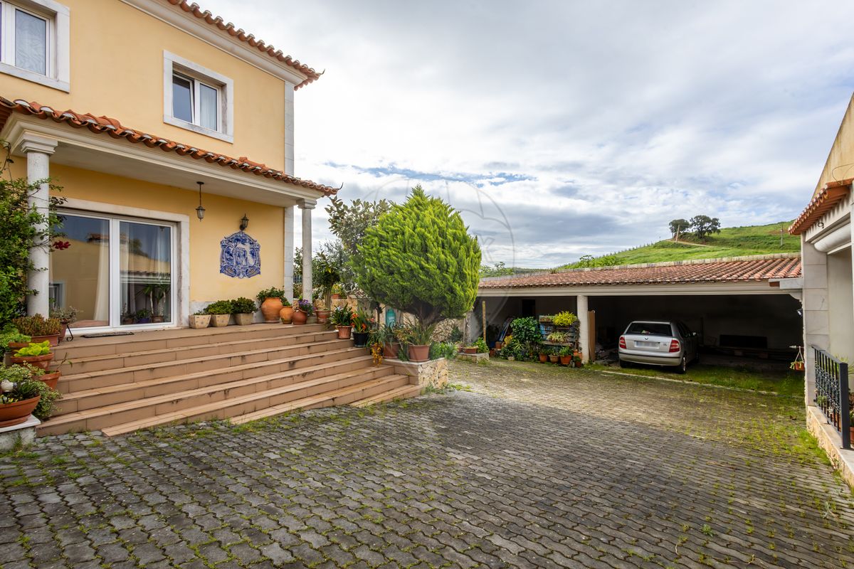 Moradia T4 à venda em Sobrena