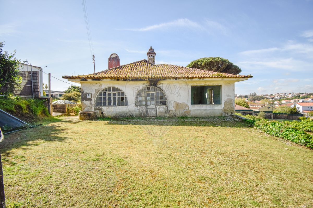 Moradia T4 à venda em Meleças