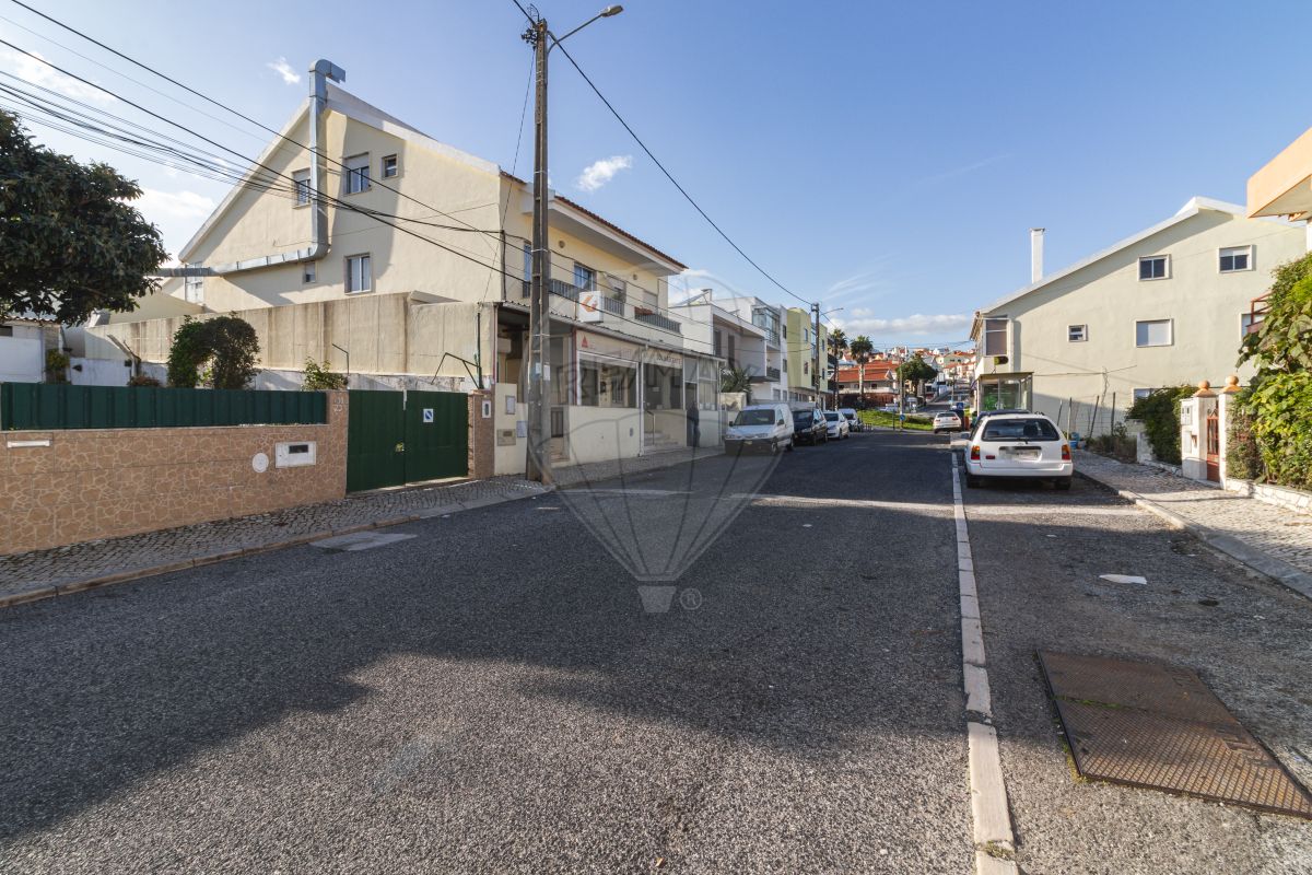 Moradia T2 à venda em Odivelas