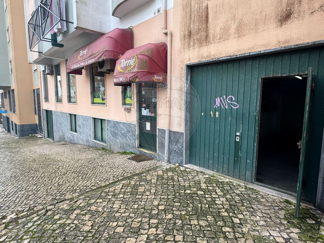 Garagem  à venda em Sintra