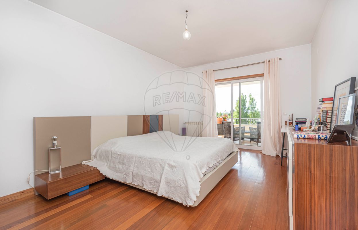 Apartamento T2 à venda em Belas Club de Campo