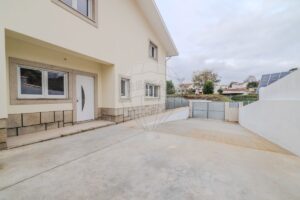 Moradia T4 à venda em São João da Madeira