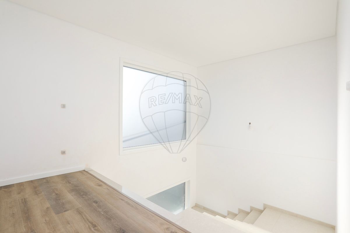 Moradia T3 à venda em Odivelas