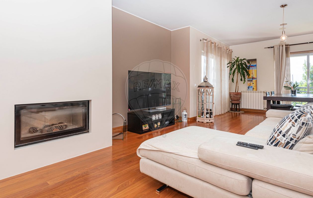 Apartamento T2 à venda em Belas Club de Campo