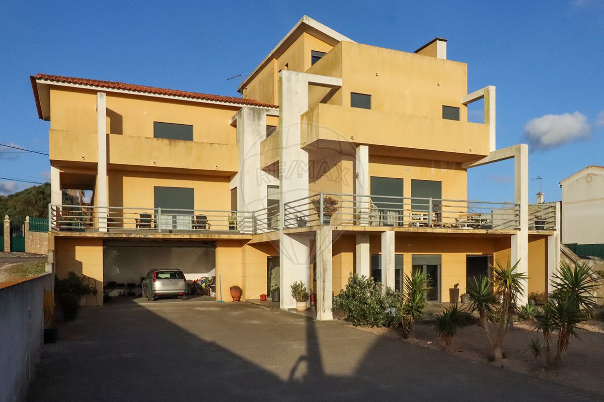 Moradia T5 à venda em Casal das Naculas