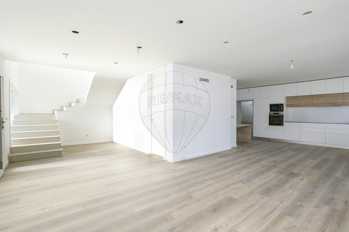 Moradia T3 à venda em Odivelas