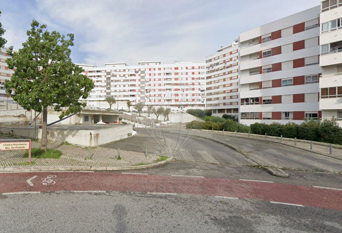 Garagem  à venda em Vila Franca de Xira