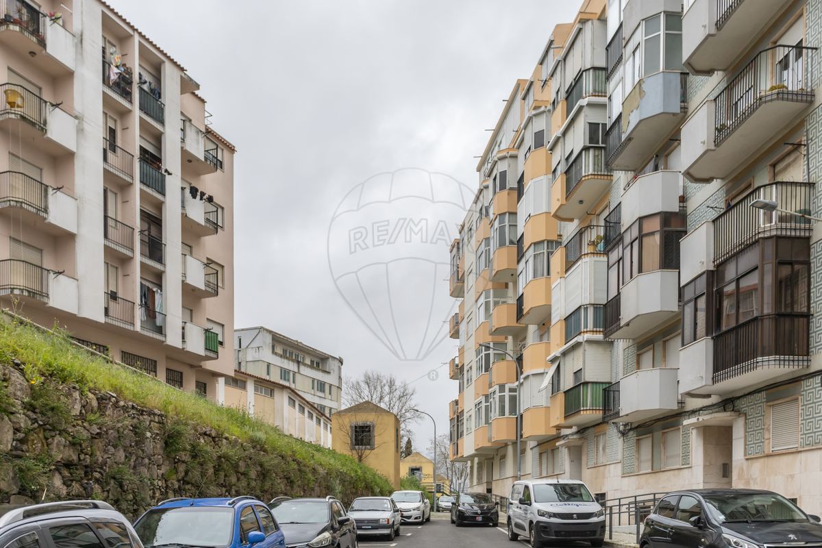 Apartamento T3 à venda em Amadora