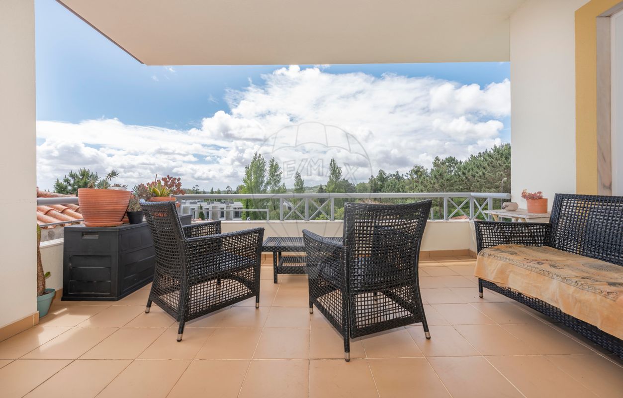 Apartamento T2 à venda em Belas Club de Campo