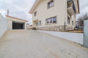 Moradia T4 à venda em São João da Madeira