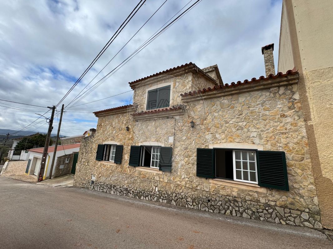 Moradia T4 à venda em Sobrena