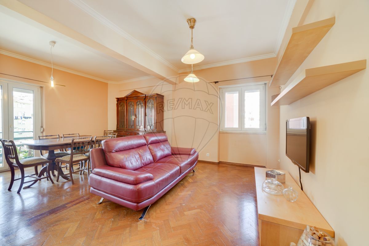 Apartamento T3 à venda em Amadora